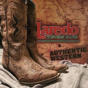 Price Drop ‼️Laredo brown and black distressed cowboy boots. Size 7.5 M with box